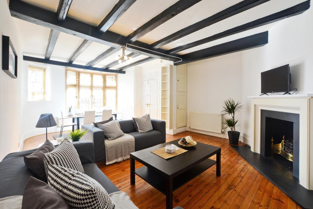 Luxury 3 Bedrooms Mews House In South Kensington Holiday home London