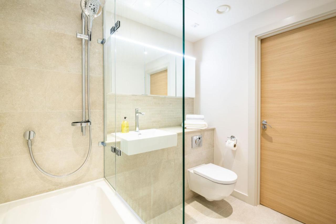 Luxurious Victoria By The Apollo Theatre By Underthedoormat Apartment London