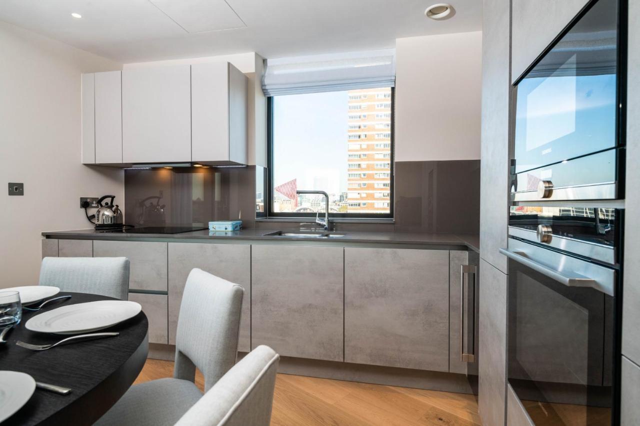 Luxurious Victoria By The Apollo Theatre By Underthedoormat Apartment London