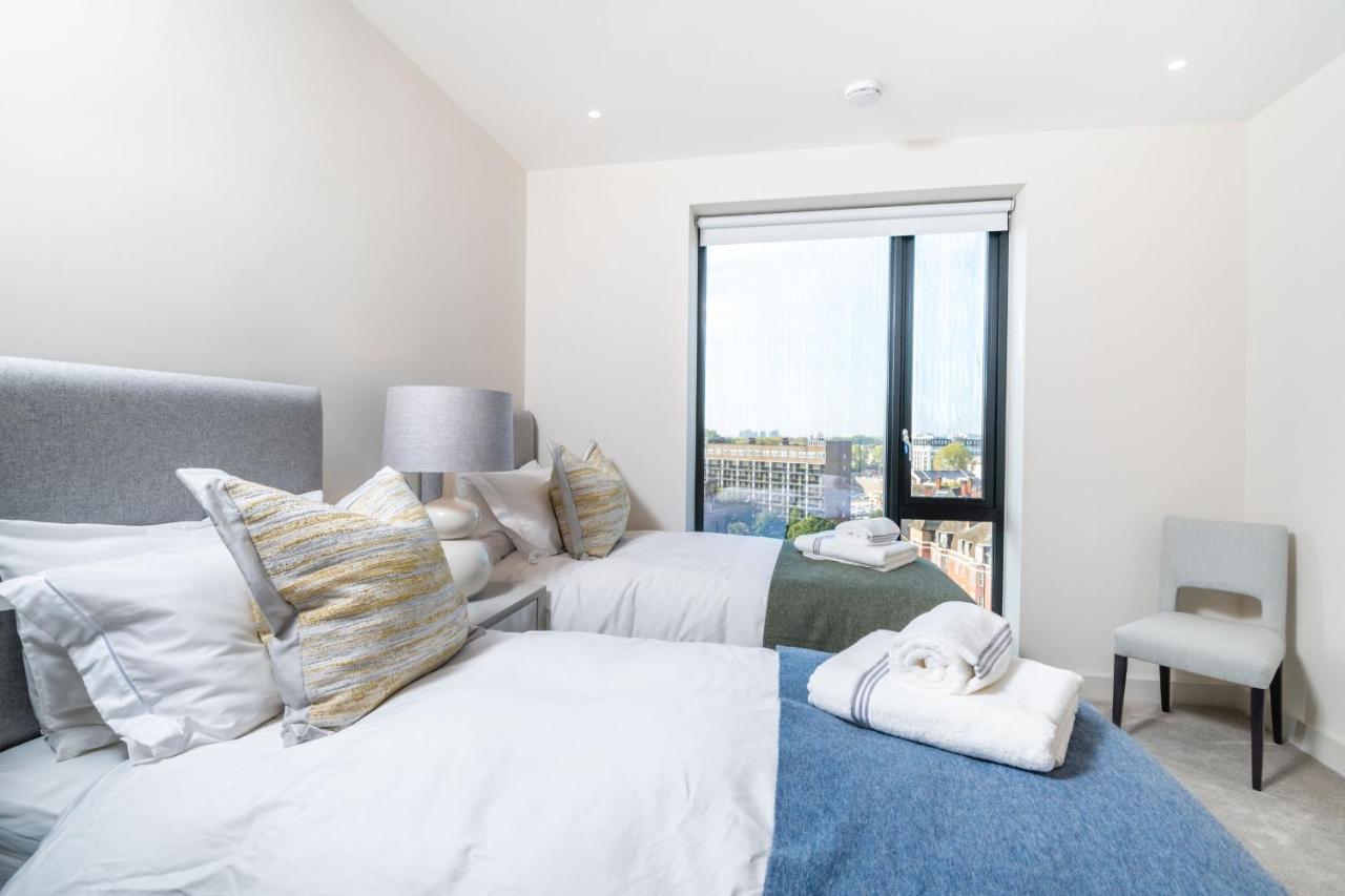 Apartment Luxurious Victoria By The Apollo Theatre By Underthedoormat