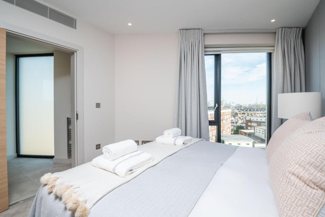 Luxurious Victoria By The Apollo Theatre By Underthedoormat Apartment London