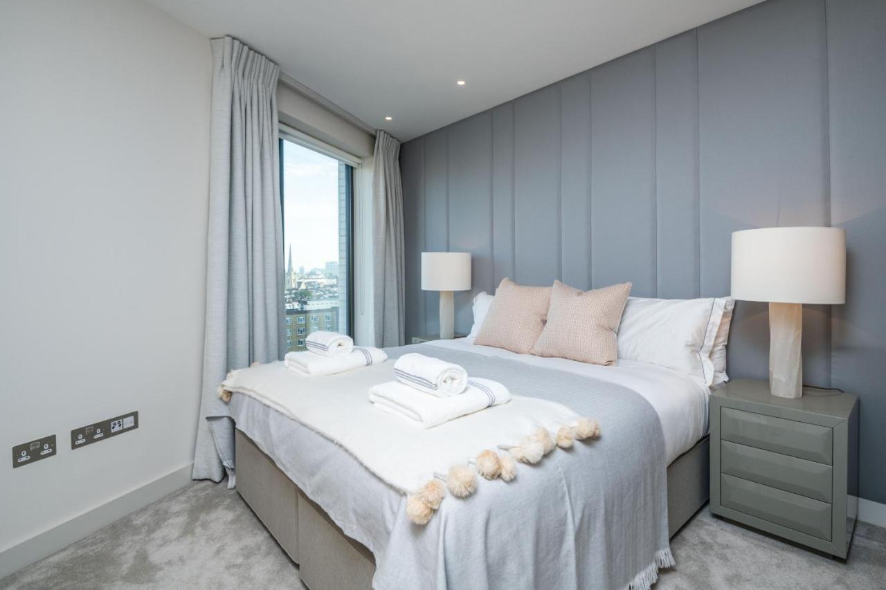 Luxurious Victoria By The Apollo Theatre By Underthedoormat Apartment London