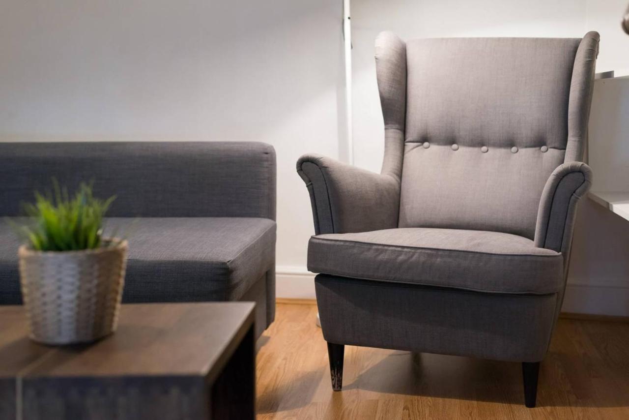 2br Spacious Flat In West Kensington Fits 6! *