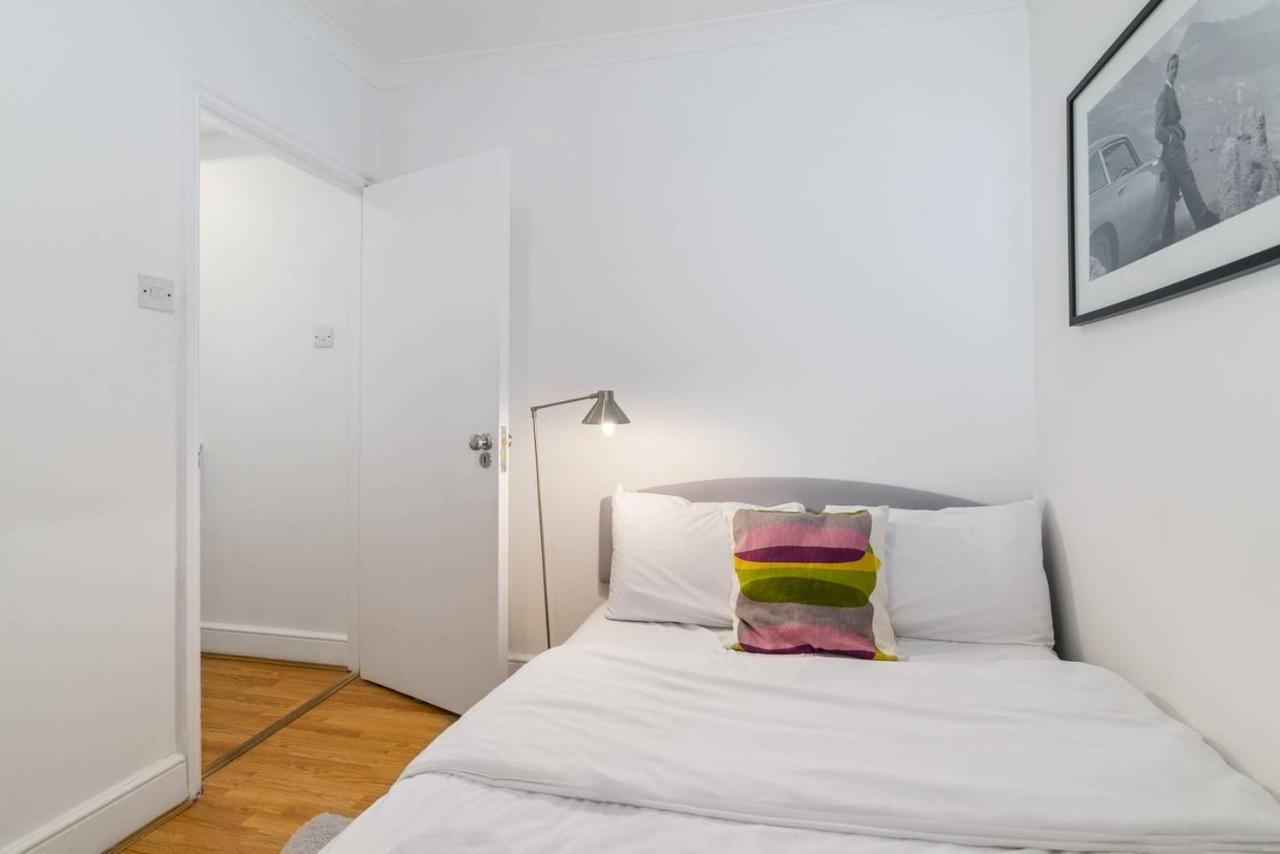 2br Spacious Flat In West Kensington Fits 6!