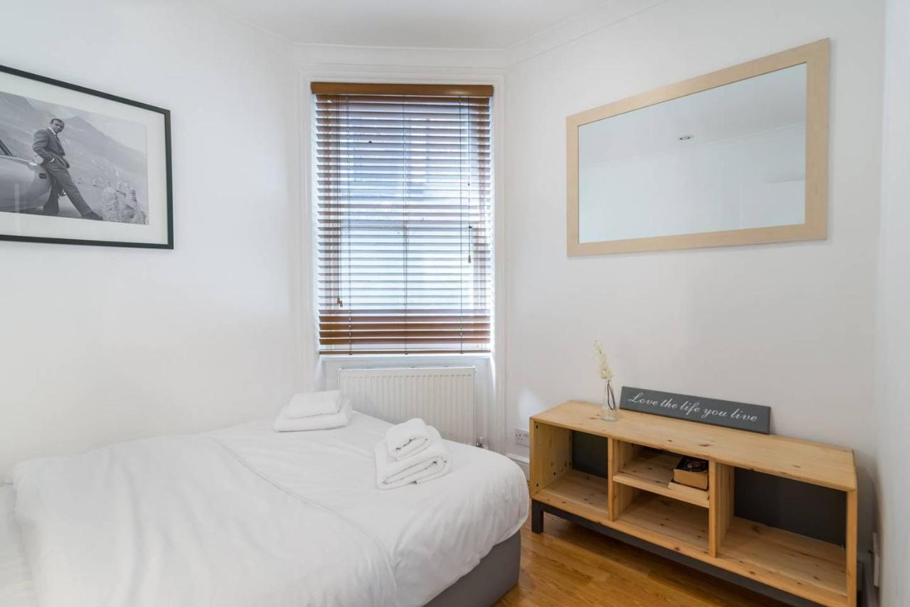 Apartment 2br Spacious Flat In West Kensington Fits 6! *