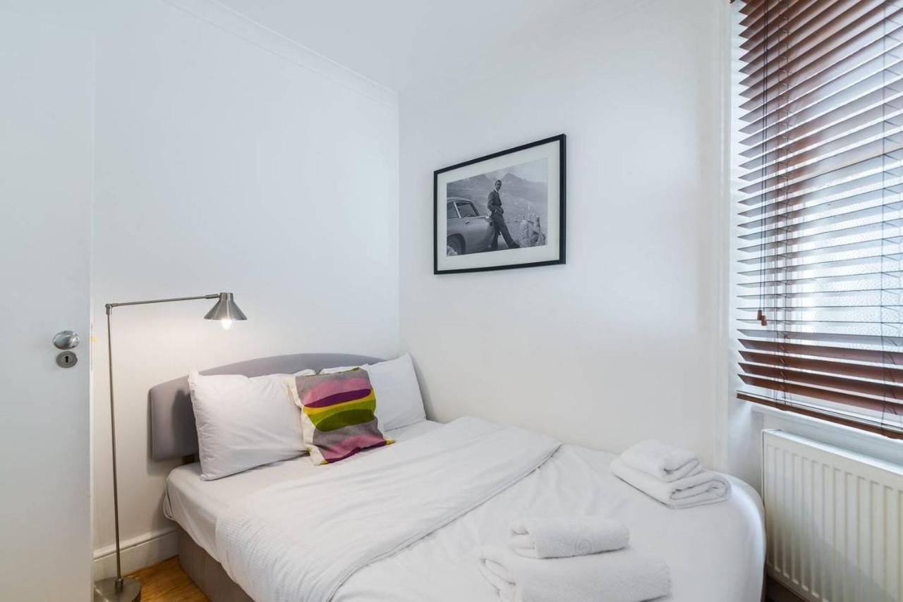 2br Spacious Flat In West Kensington Fits 6! London