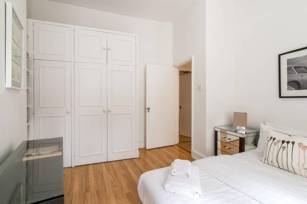2br Spacious Flat In West Kensington Fits 6!