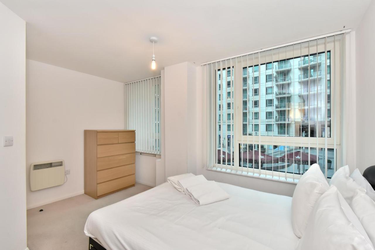 Apartment St George Wharf London