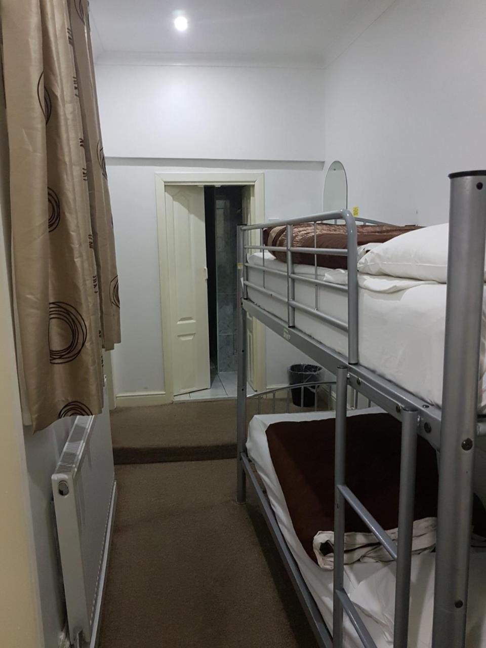 Surtees Guest house 2*