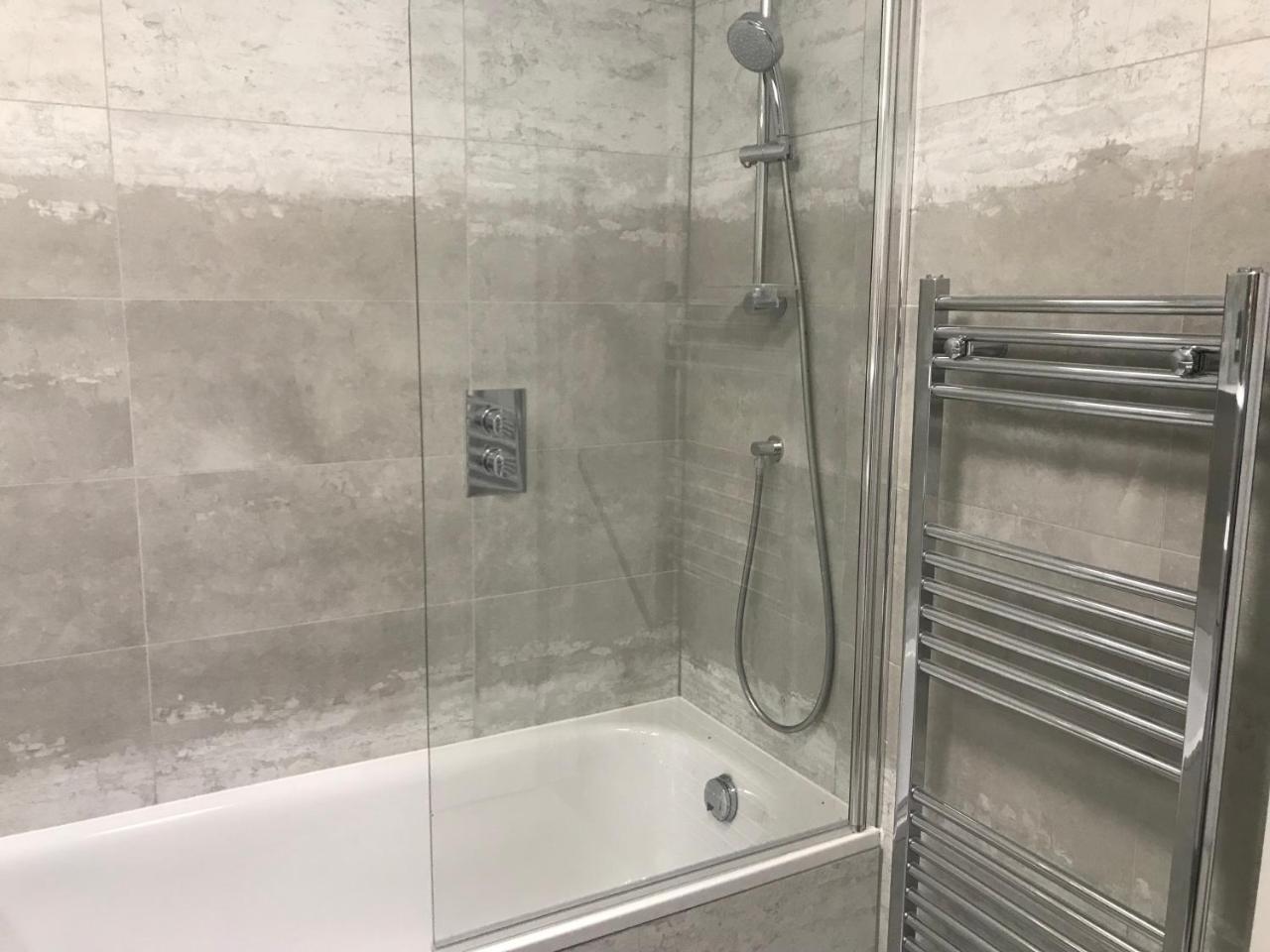Powis Square Apartment *