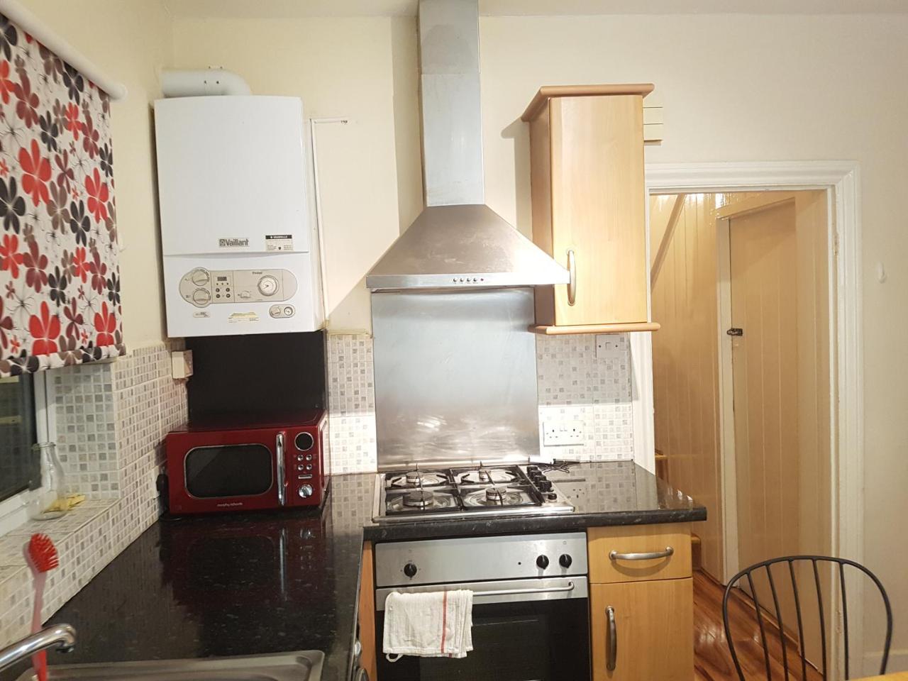 The Quiet & Cosy Fulham Reach Crib London