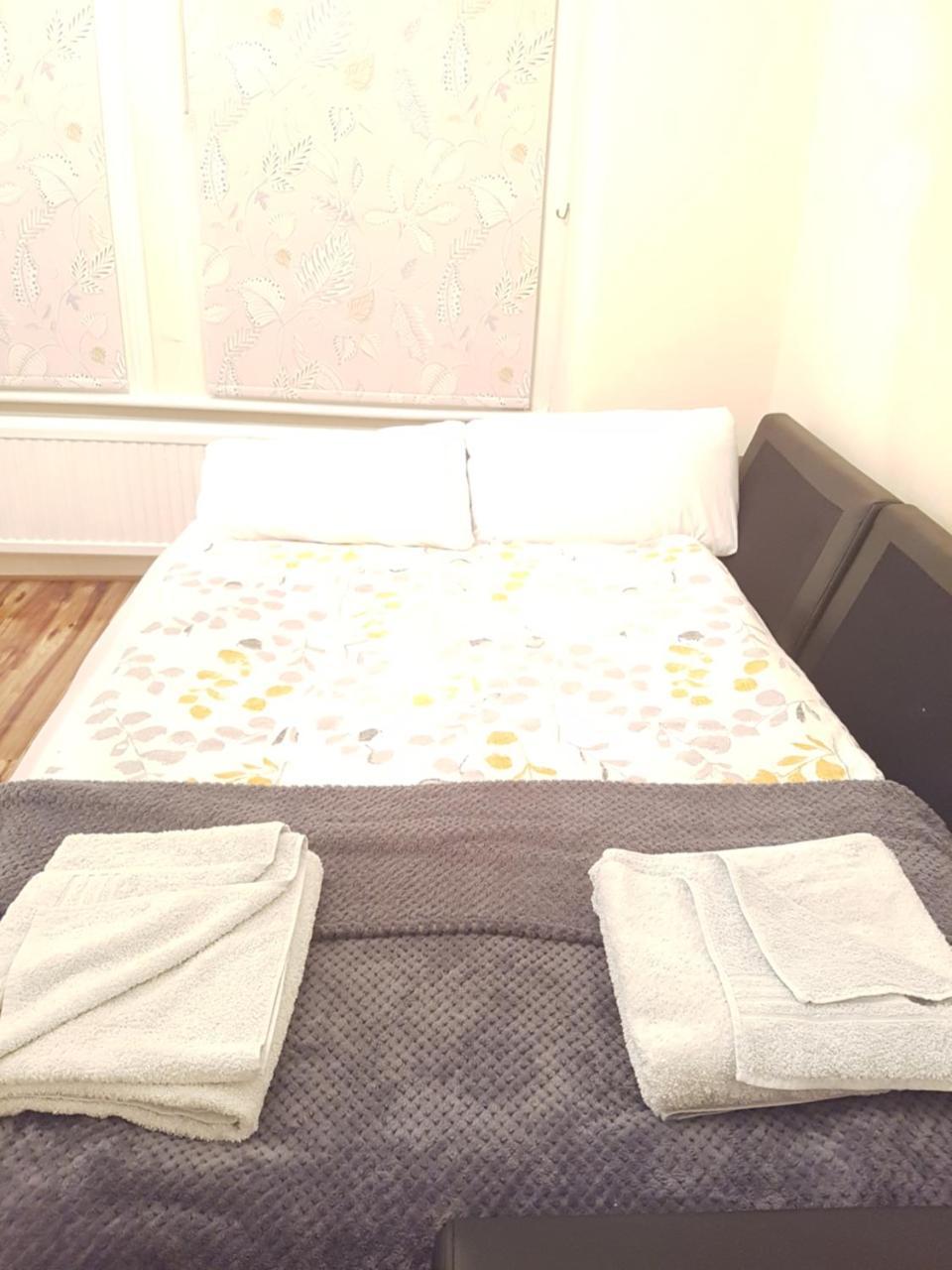 The Quiet & Cosy Fulham Reach Crib Apartment
