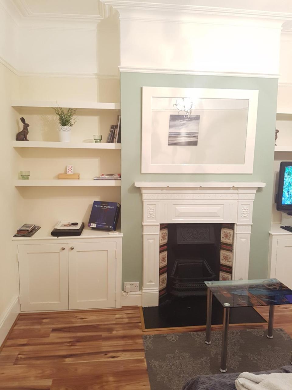 The Quiet & Cosy Fulham Reach Crib Appartement