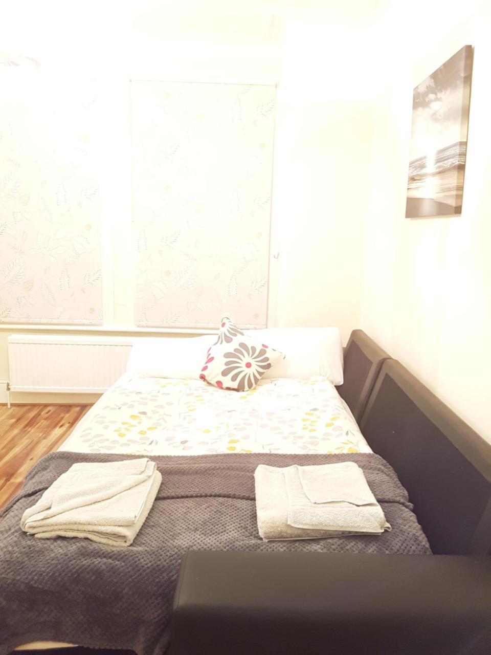 The Quiet & Cosy Fulham Reach Crib Apartment