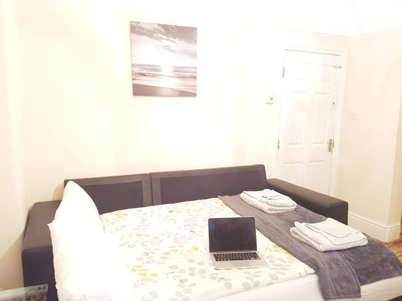 Apartment The Quiet & Cosy Fulham Reach Crib London