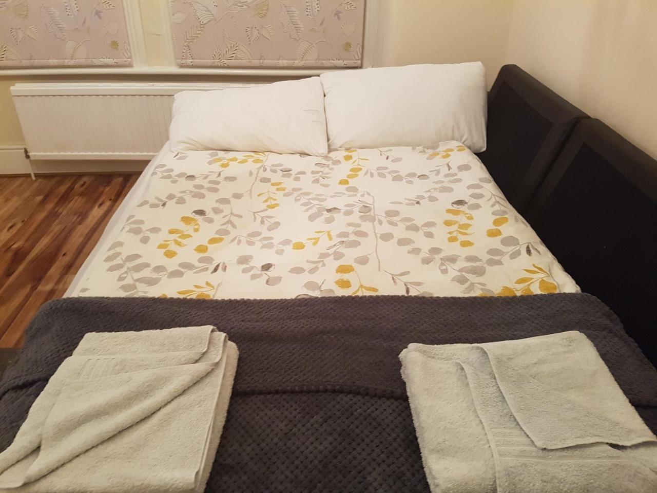 The Quiet & Cosy Fulham Reach Crib Apartment *