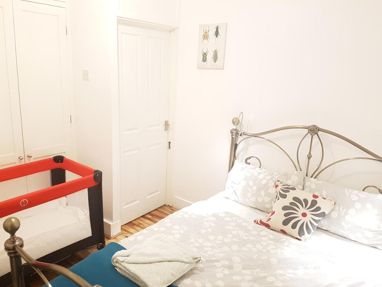 The Quiet & Cosy Fulham Reach Crib