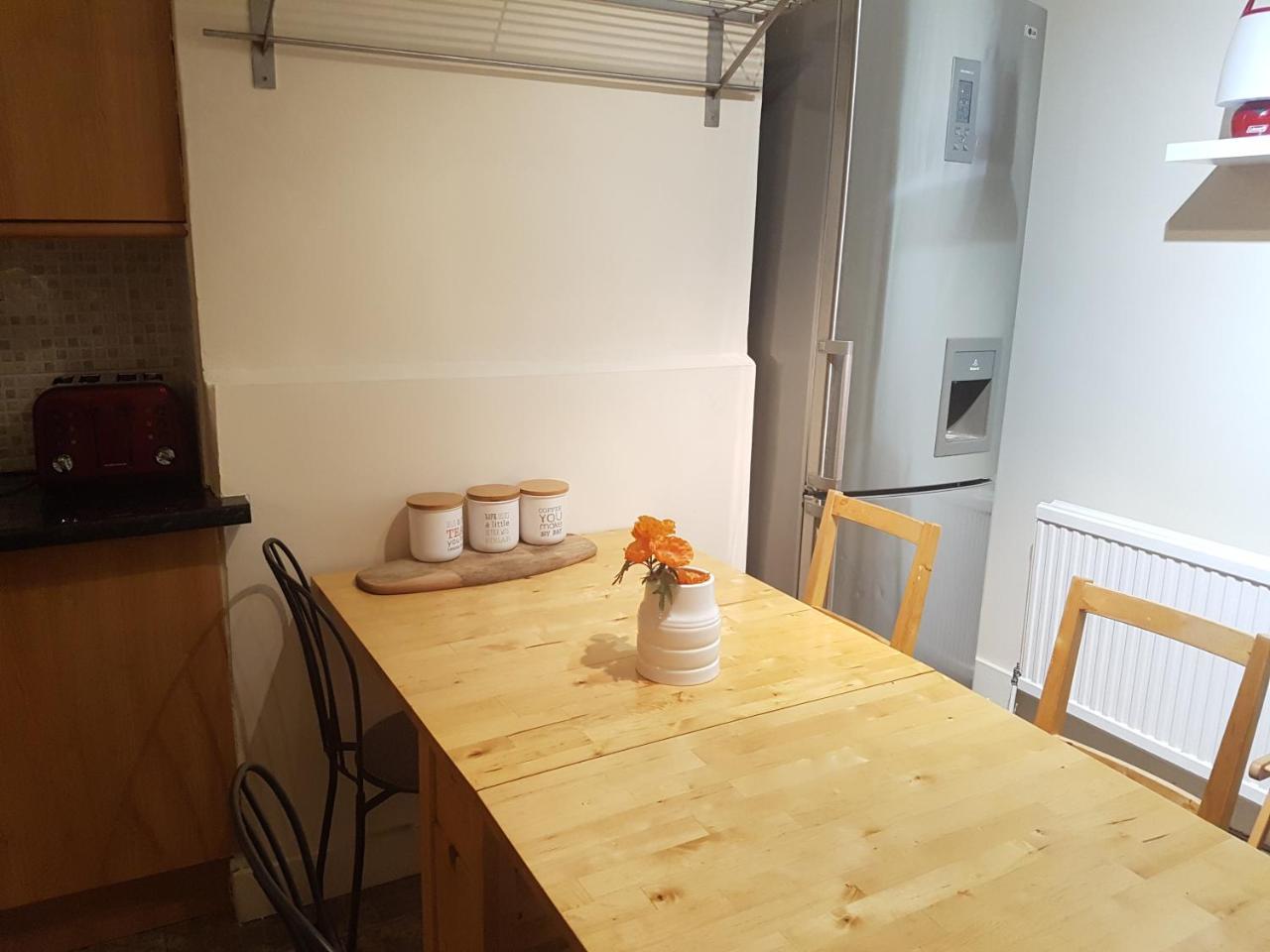 The Quiet & Cosy Fulham Reach Crib Apartment *