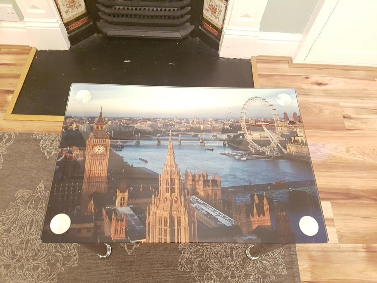 The Quiet & Cosy Fulham Reach Crib * London