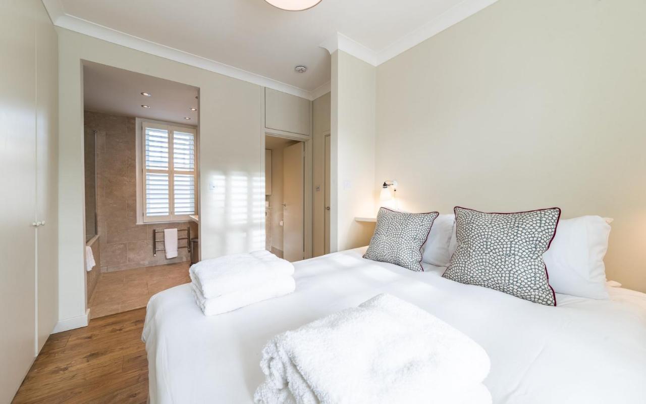 Ladbroke Crescent * London