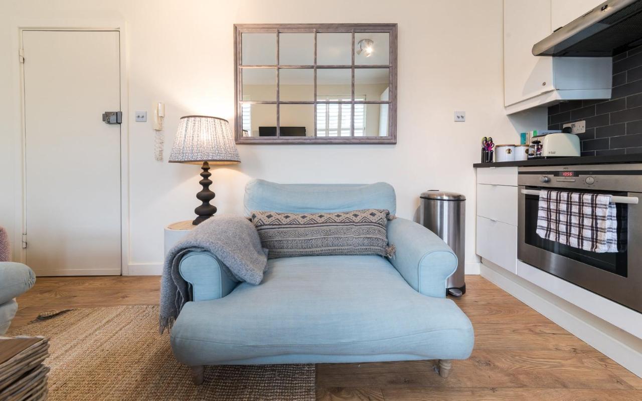 Ladbroke Crescent Apartment
