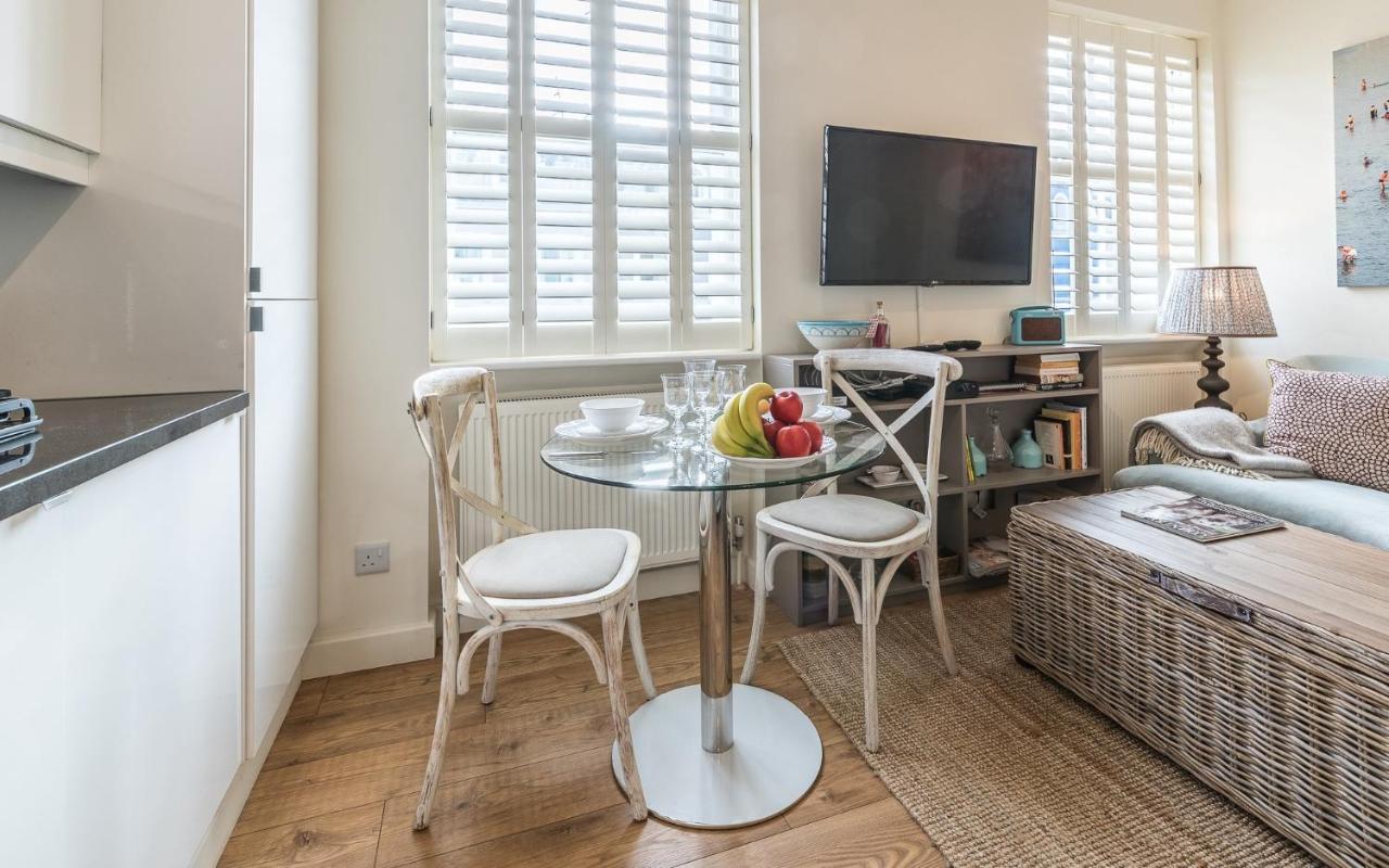 Ladbroke Crescent * London
