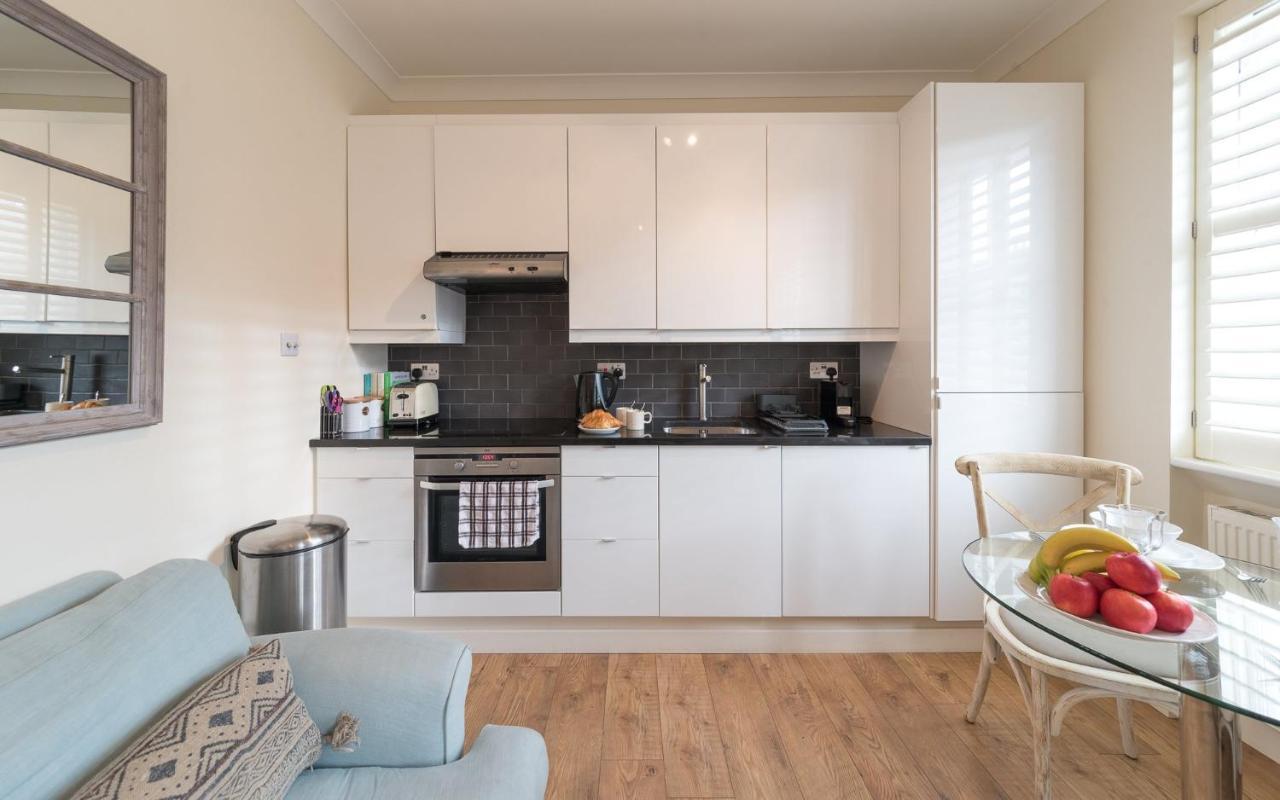 Apartment Ladbroke Crescent London