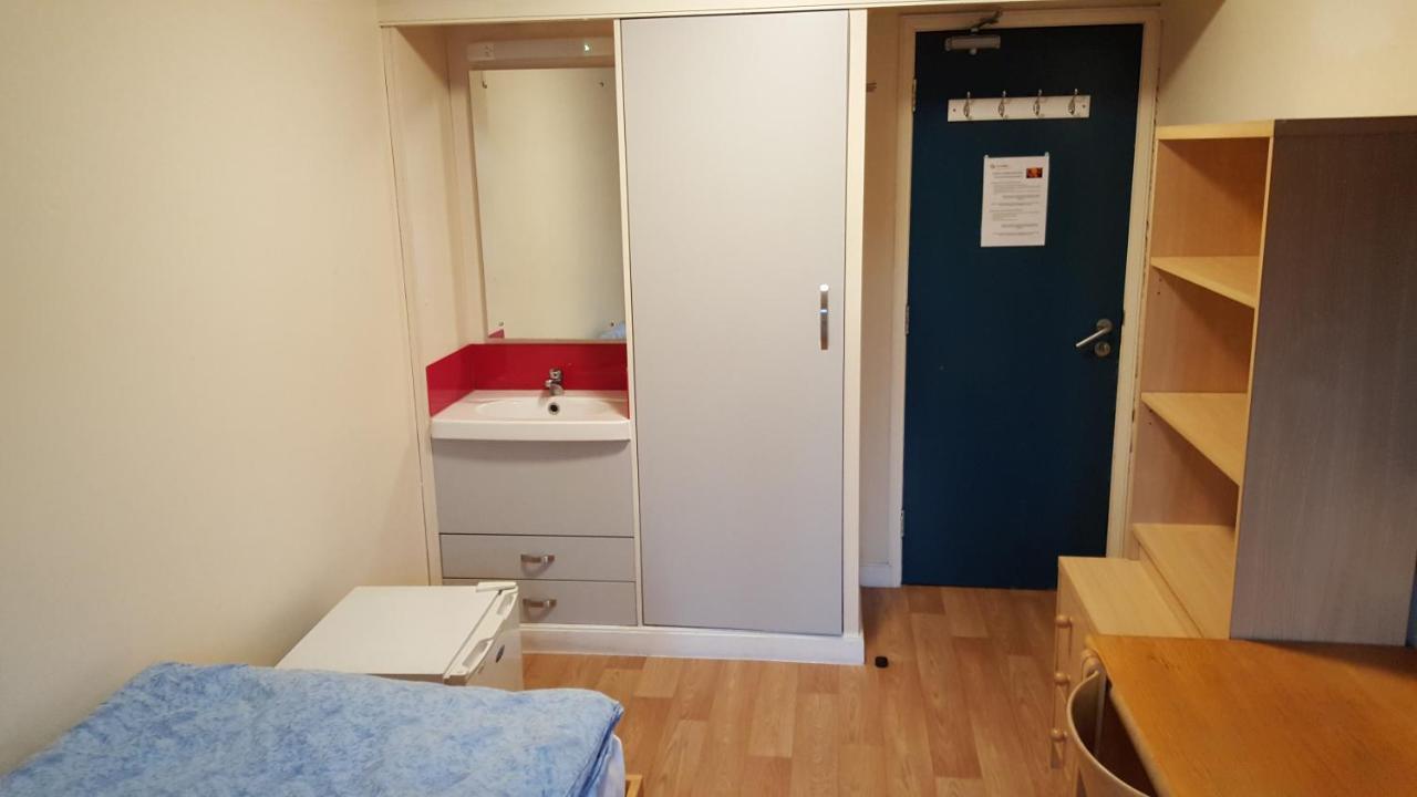 Davies Court Hostel *