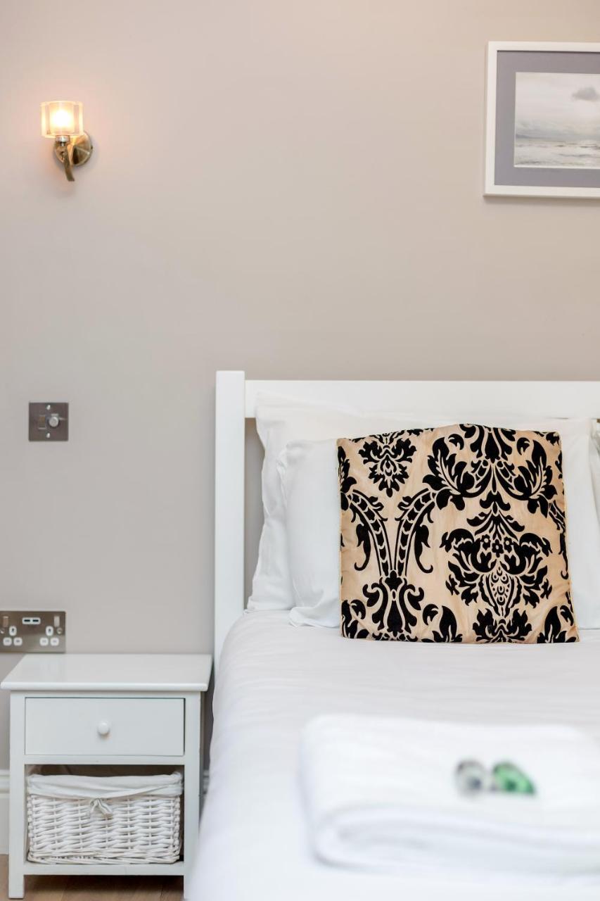 72 Hatherley Court * Londen
