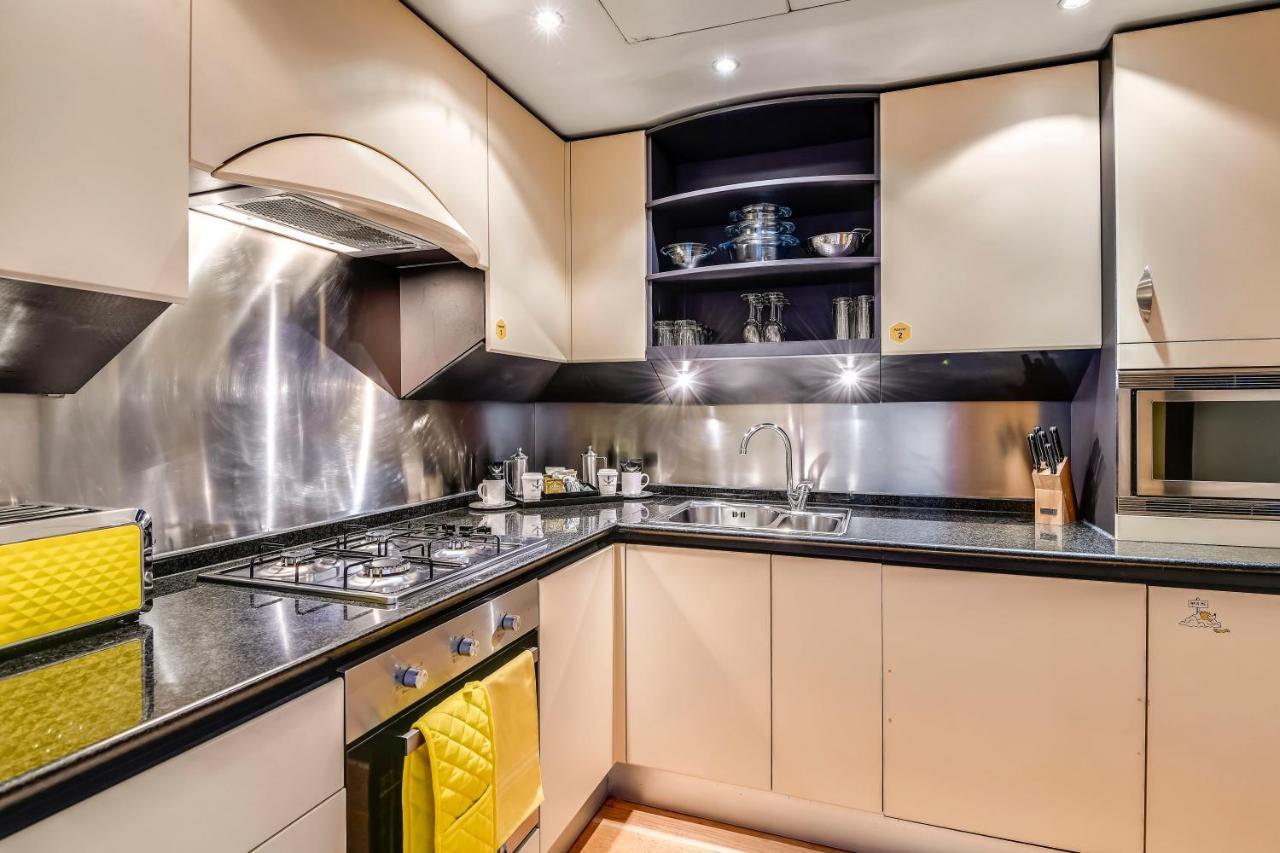 Circus Canary Wharf Apartment *