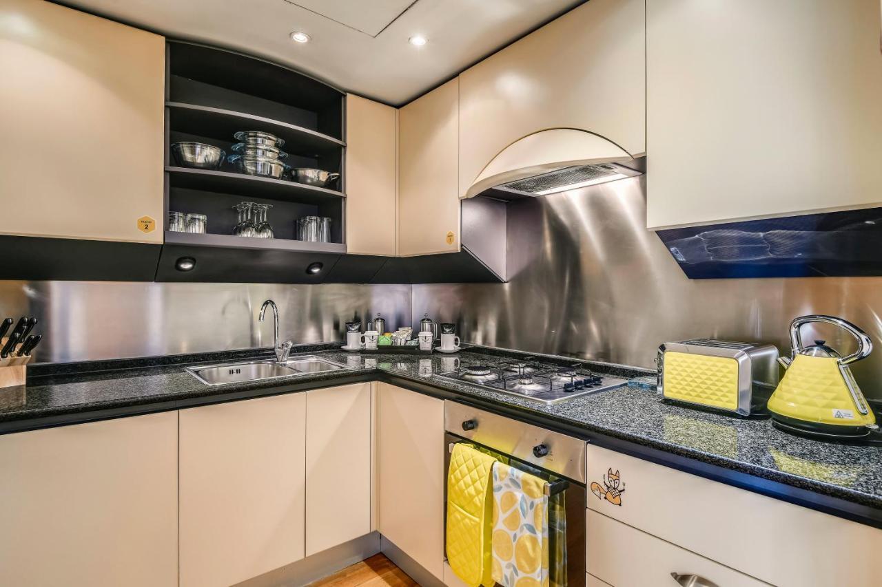 Circus Canary Wharf Apartment London