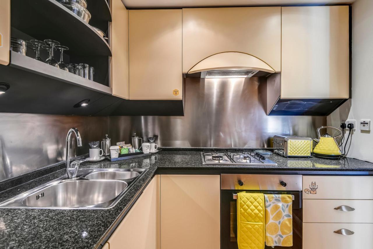 Circus Canary Wharf Apartment *