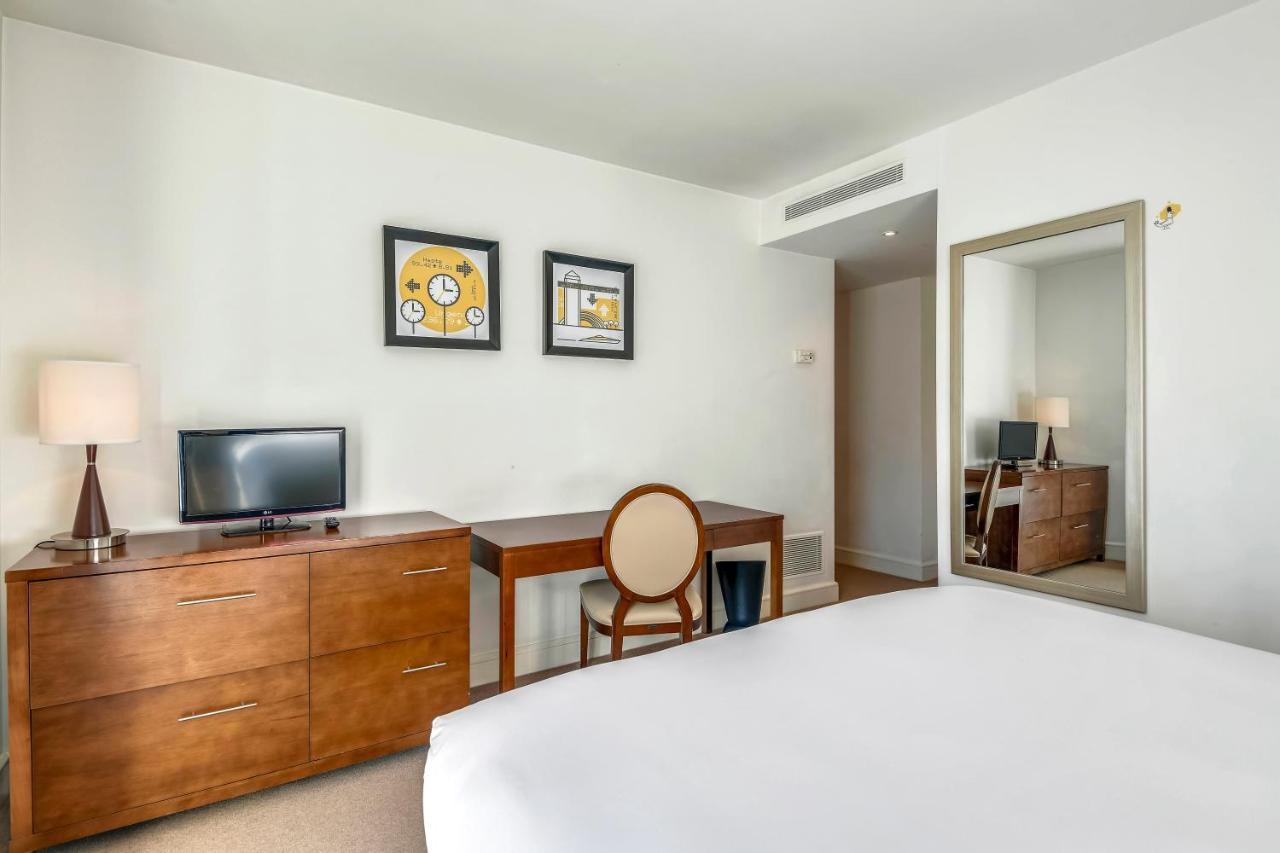 Circus Canary Wharf Apartment *