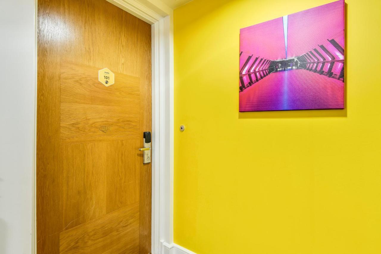 Circus Canary Wharf Apartment