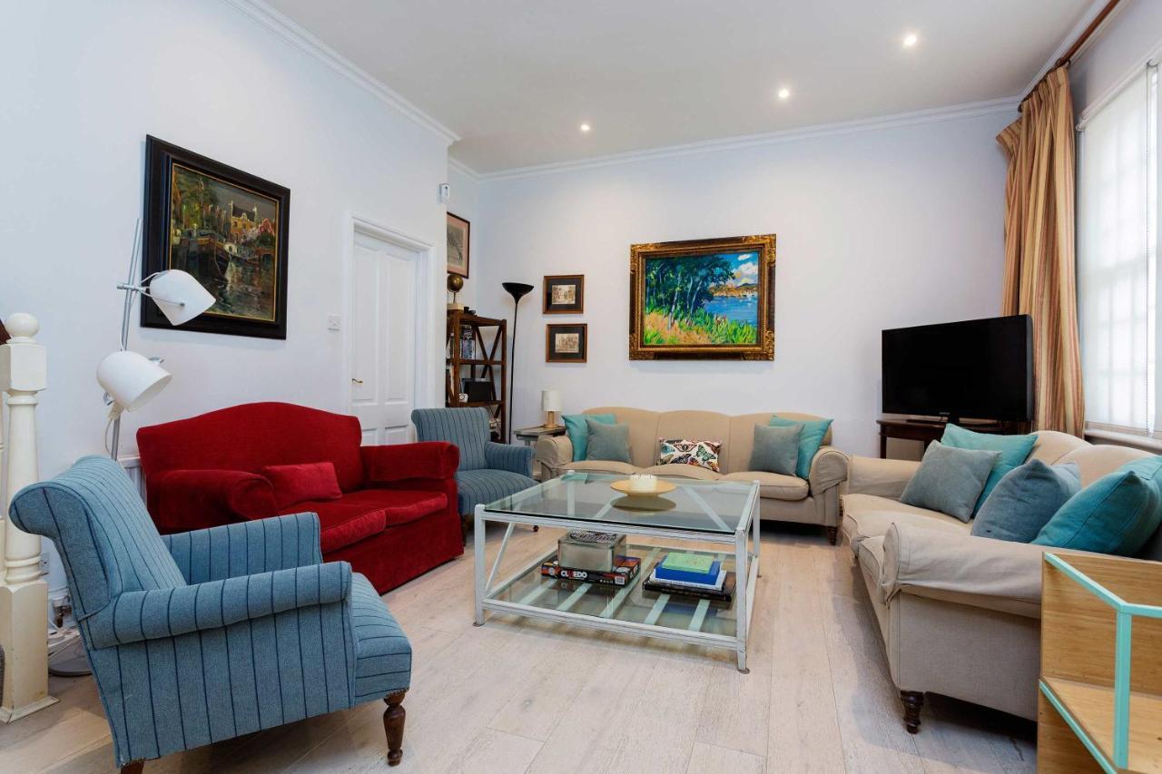 Veeve - A Kensington Mews *