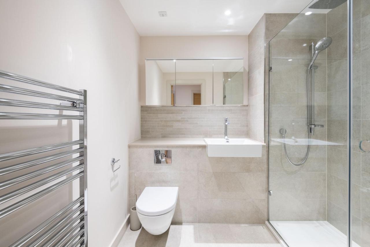 Modern Family Close To Victoria Station By Underthedoormat Appartement Londen