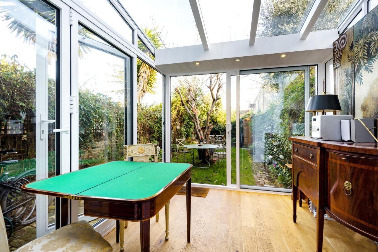 Vintage Hackney Close To Victoria Park London