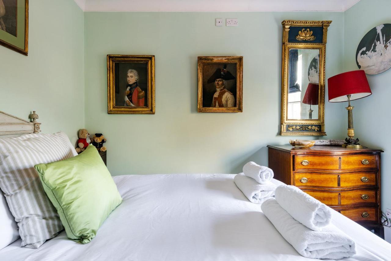 Vintage Hackney Close To Victoria Park