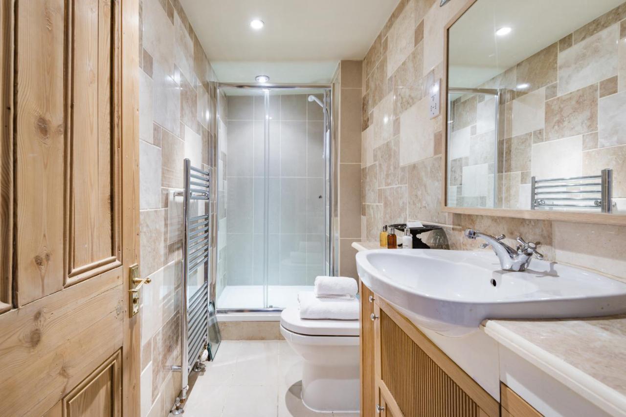 Vintage Hackney Close To Victoria Park London