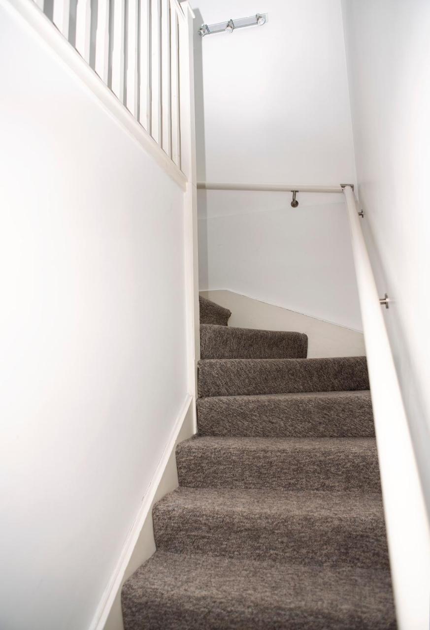 3, Trafalgar Sq Duplex, 3rd & 4th Floor By Indigo Flats Londen