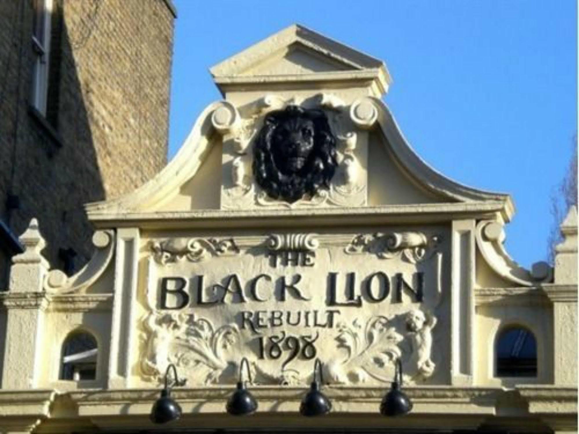The Black Lion Pub & Boutique Herberg