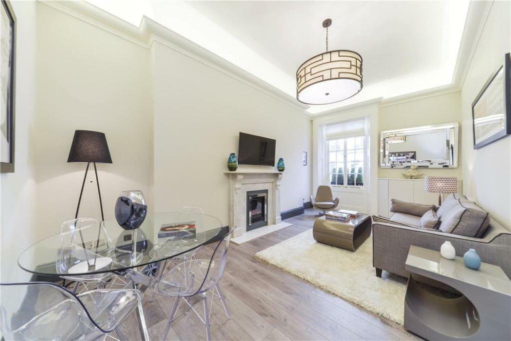 Beautiful 1 Bedroom Ovington Square Apartment *