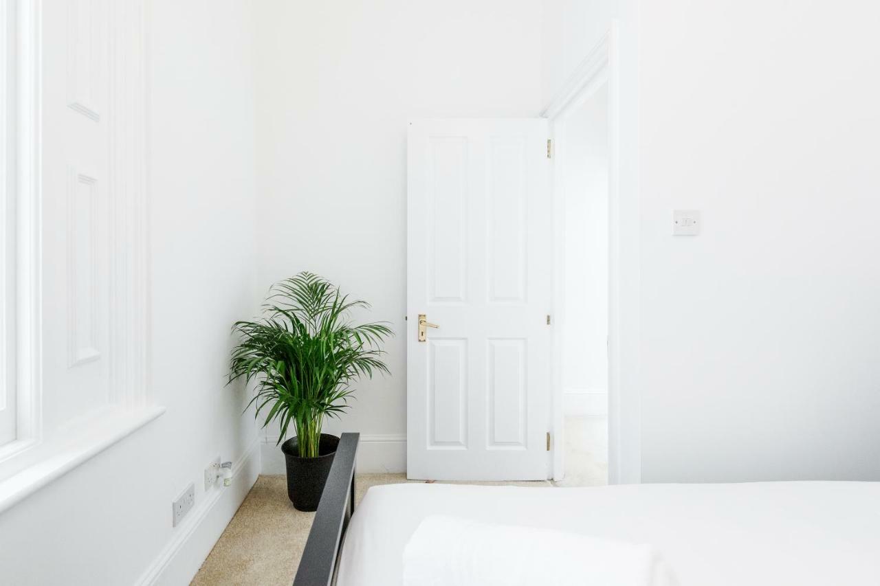 Clanricarde Gardens Apartment *