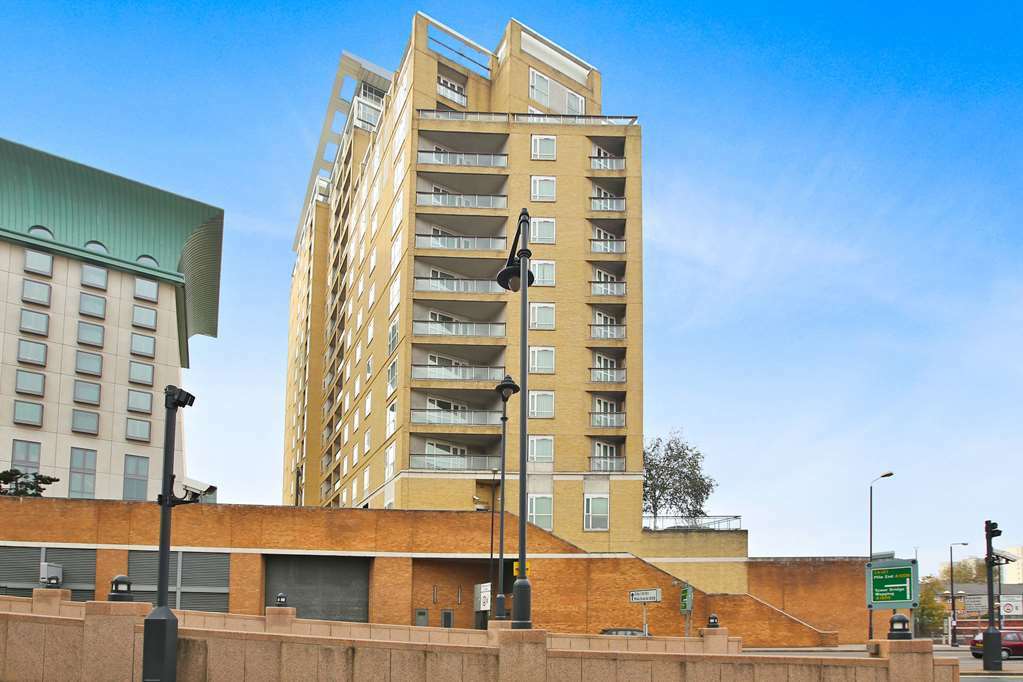 Circus Canary Wharf Apartment London