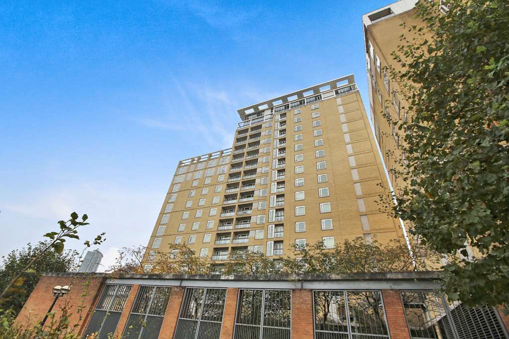 Circus Canary Wharf Apartment