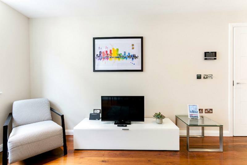 Chancery Lane Apartment *