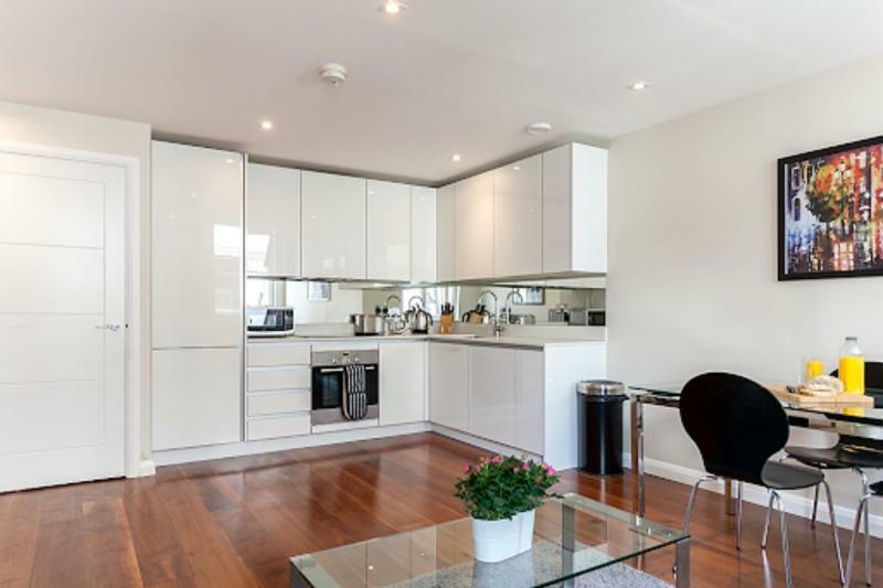 Chancery Lane Apartment *