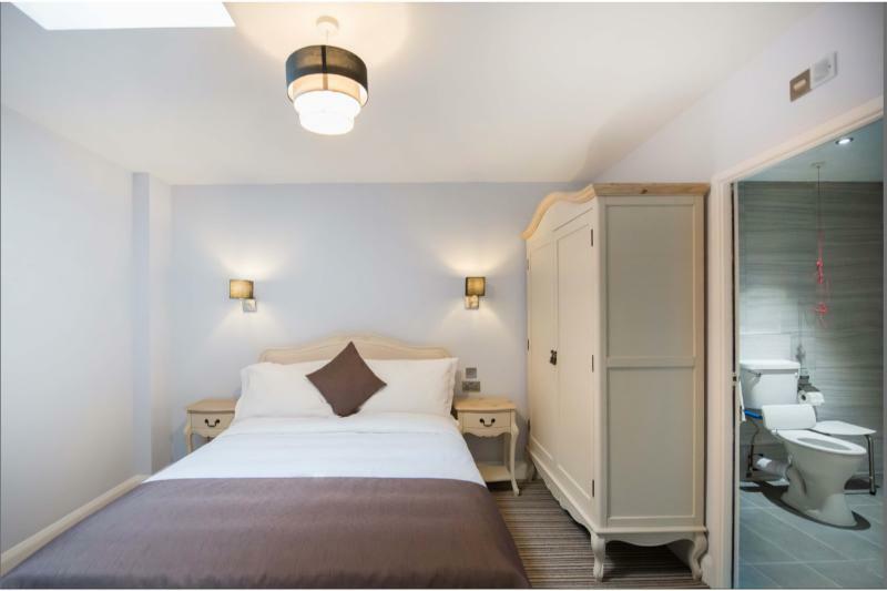 Docklands 3* London