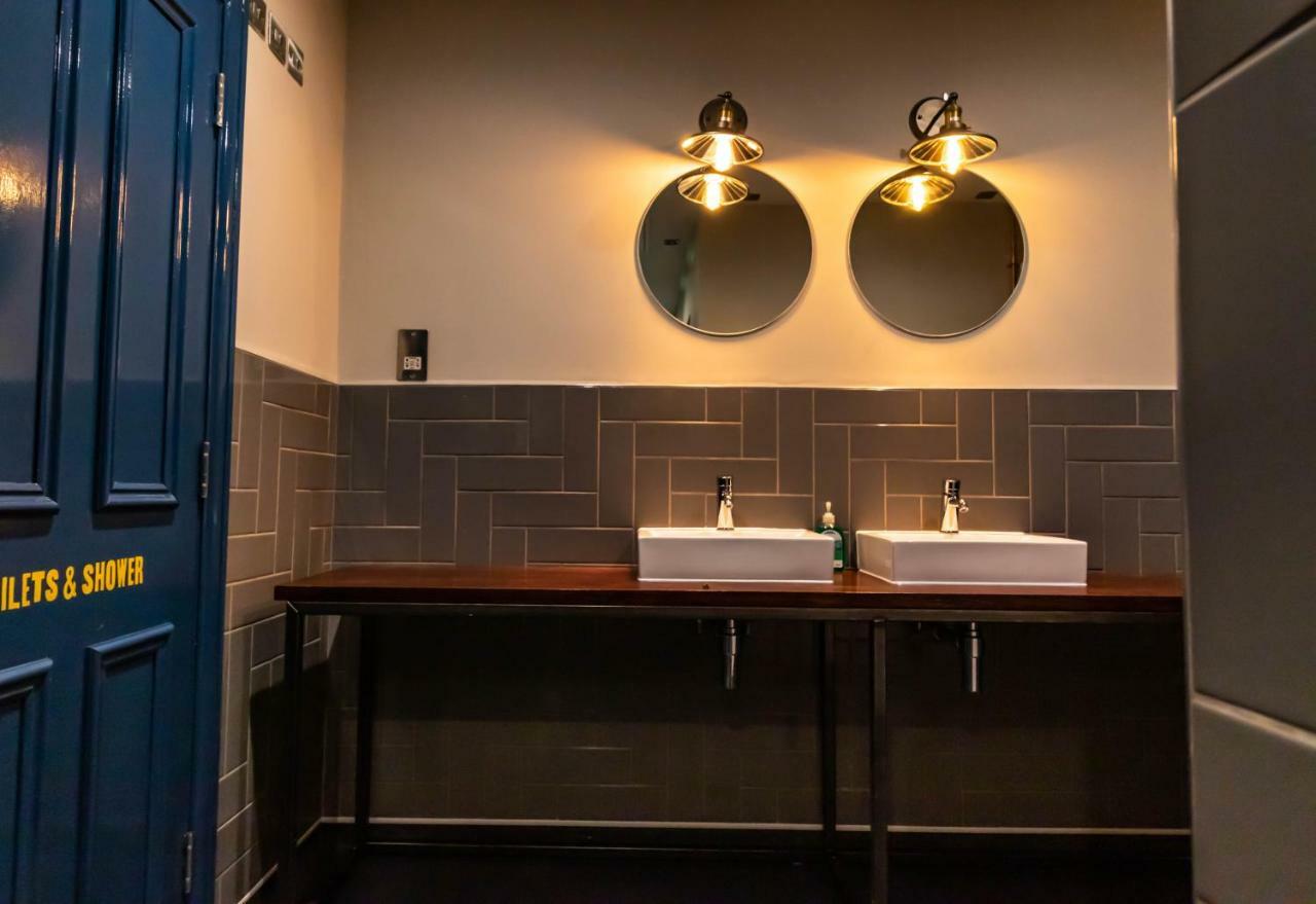 Publove @ The White Ferry, Victoria Hostel London