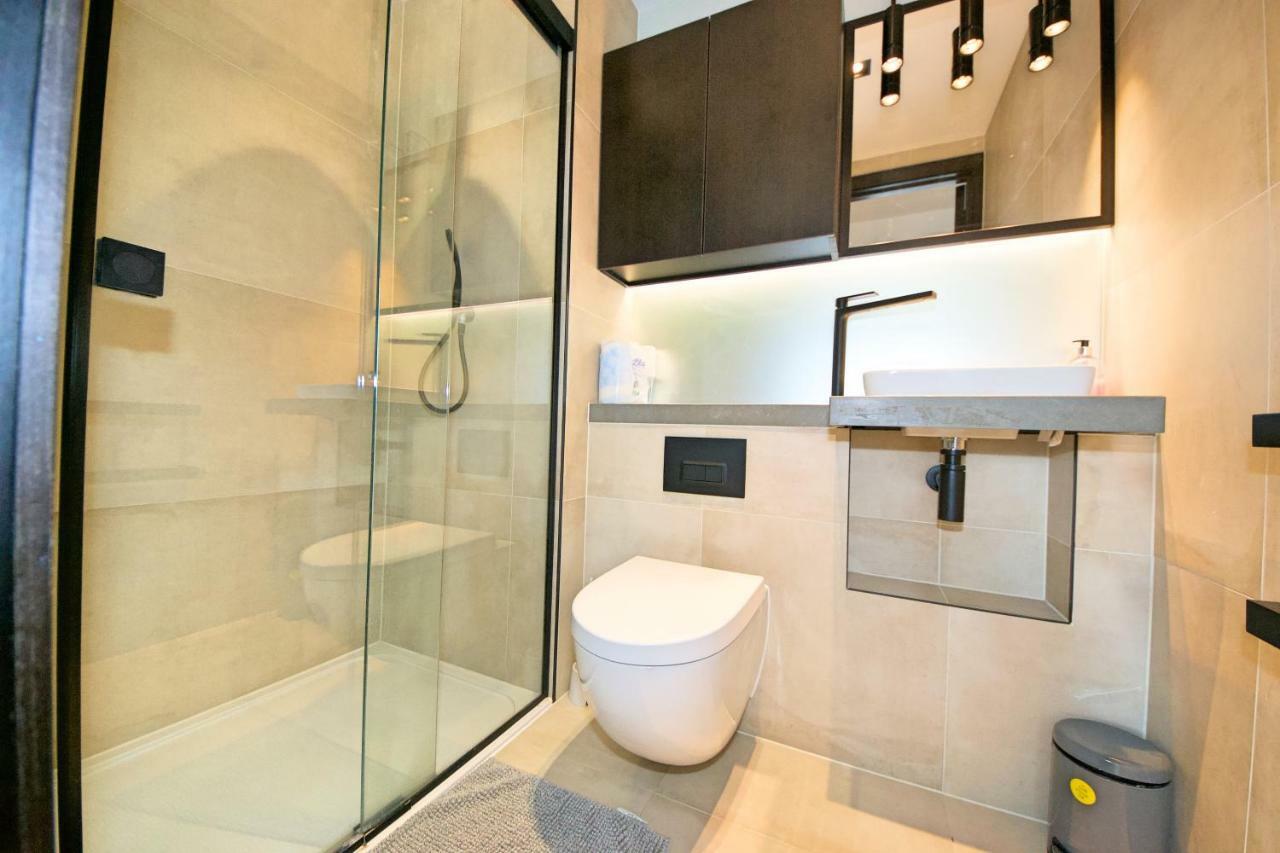 High End Vauxhall Apartment